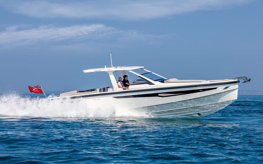 Windy SR44 boat on the water